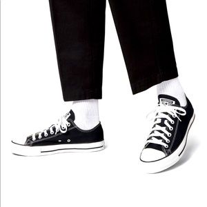😘Host Pick❤️Women converse chucks. Classic black and white.
